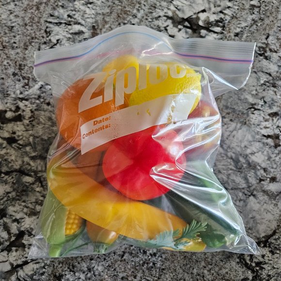 BRAND NEW SET OF 10 PLASTIC FRUITS AND VEGETABLES IN ROUND, WOVEN WICKER BASKET - Picture 13 of 13